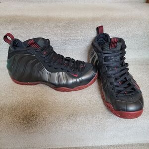 Nike Foamposite 0ne Black w/ Red Cough Drop 314996-006 Size 10.